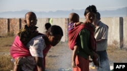 ရခိုင်ပြည်နယ်တွင်း နှစ်ဘက်တိုက်ပွဲတွေကြောင့် ထွက်ပြေးတိမ်းရှောင်ခဲ့ရသော စစ်ဘေးဒုက္ခသည် မြိုတိုင်းရင်းသား မိသားစု (ဇန်နဝါရီ ၂၅၊ ၂၀၁၉)