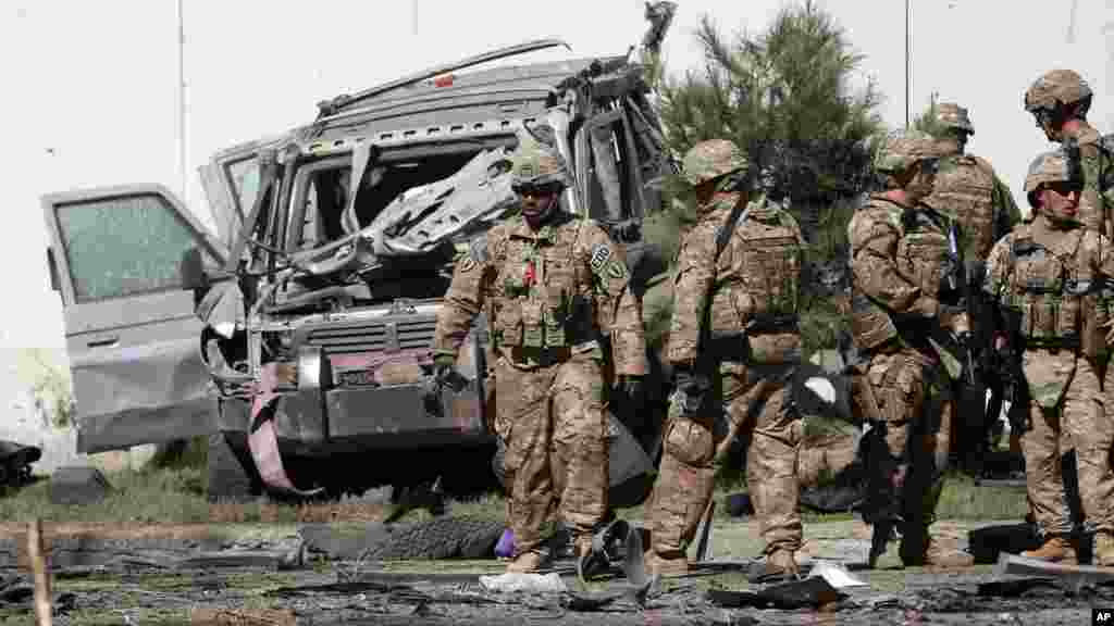 Kungiyar Taliban ta dauki alhakin kai harin bama bamai akan motocin kungiyar NATO, ga 16 Satumba, 2014.