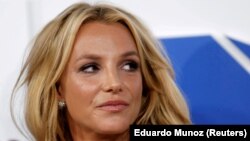 Penyanyi Britney Spears tiba di MTV Video Music Awards 2016 di New York, AS, 28 Agustus 2016. (Foto: REUTERS/Eduardo Munoz)