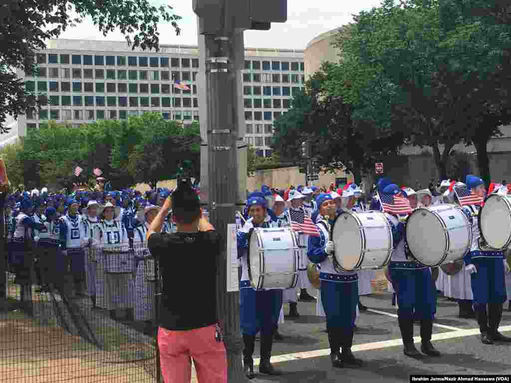 Makada na zagaya birnin Washington DC a ranar bikin zagayowar ranar da Amurka ta samu 'yancin kai, Yuli, 4, 2017