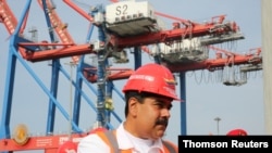Archivo. El presidente en disputa de Venezuela, Nicolás Maduro, en la ceremonia de apertura de la terminal del puerto La Guaira.