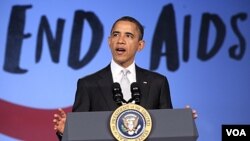 President AS Barack Obama berpidato pada acara Hari AIDS Sedunia di Universitas George Washington, Washington DC (1/12)