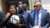 Des femmes bravent tradition et religion sur le terrain de foot en Somalie