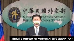台灣外長吳釗燮在台北的記者會上宣布台灣與立陶宛將互設代表處。（2021年7月20日）