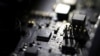 Algunos ataques fueron del tipo “día cero”, en que una vulnerabilidad es conocida por los distribuidores de software, pero aún no han introducido un parche para corregirla.