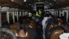 Migranti iz Gvatemale u autobusu poslije leta za deportaciju iz SAD u Gvatemala Cityju, Gvatemala, 24. januara 2025. (Foto: Instituto Guatemalteco de Migracion/Handout via REUTERS)