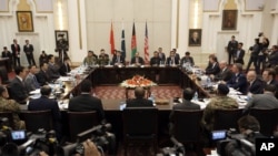 Delegasi dari Afghanistan, Pakistan, AS and China membahas upaya menghentikan perang dengan Taliban di Istana Presiden di Kabul, Afghanistan, Senin, 18 Januari 2016. (Foto: dok.) 