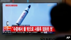 A man watches a TV news program showing a file footage of a missile launch conducted by North Korea, at the Seoul Train Station in Seoul, South Korea, April 23, 2016. 