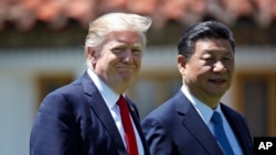 Le président trump avec son homologue chinois à Palm Beach, en Floride, le 7 avril 2017.