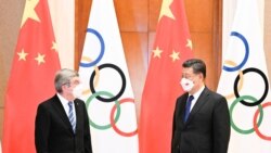 시진핑(오른쪽) 중국 국가주석과 토마스 바흐 국제올림픽위원회(IOC) 위원장이 25일 베이징 댜오위타이 국빈관에서 회동하고 있다.