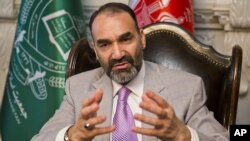 تنش میان عطا محمد نور و رهبران حکومت افغانستان پای قصر سفید را نیز به این ماجرا کشانیده است