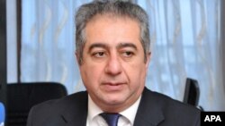 Qubad İbadoğlu, iqtisadçı