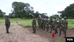 Filipe Nyusi visita tropas em Cabo Delgado