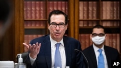 美国财政部长姆努钦在参议院一场听证会上发言。（2020年6月10日）