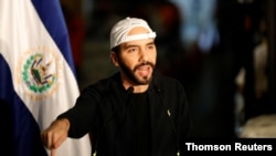 El presidente de El Salvador, Nayib Bukele, habla durante conferencia sobre la cuarentena establecida en todo el país a causa del coronavirus