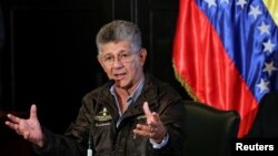 "Al gobierno le da miedo que los parlamentarios de la oposición vayan y quieran hablar", afirmó el presidente de la Asamblea Nacional venezolana Henry Ramos Allup.