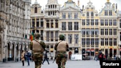 布魯塞爾恐襲後比利時軍人在街上巡邏