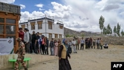 ལ་དྭགས་པ་ཚོས་འོས་ཤོག་འཕངས་ནས་མངའ་སྡེའི་ཐོབ་ཐང་རྩོད་ལེན།