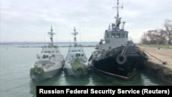 Kapal Ukraina yang ditahan di Selat Kerch, 27 November 2018. (Foto: videograb/Dinas Keamanan Federal Rusia).