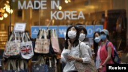 Turisti nose maske u Seulu u Južnoj Koreji