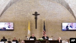 En una conferencia sobre la dignidad humana y la fe, el secretario de Estado afirmó que cuando los gobiernos tienen todo el poder, la religión se convierte en una amenaza.
