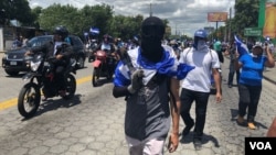 Decenas de personas se unieron a la marcha nacional "Libres se los llevaron, libres los queremos". 
