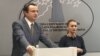 Premijer Kosova Aljbin Kurti na konferenciji za novinare u Prištini, 16. novembra 2021. (Foto: VOA)
