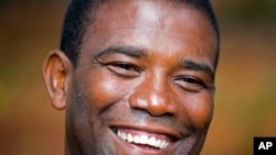 Guy Philippe pandan yon entèvyou nan Pestel, Ayiti. 24 out 2016. (AP Photo / Dieu Nalio Chery)