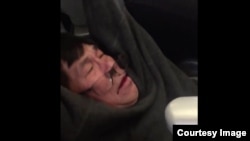 Le Dr David Dao a violemment été extirpé d'un avion de la compagnie américaine United Airlines. (Twitter: @JayseDavid)
