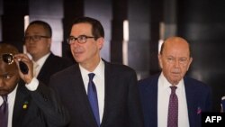 美国财政部长姆努钦和商务部长罗斯