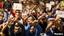 Des manifestants rassemblés à Al-Hoceïma protestent contre l’injustice et la corruption, au Maroc, 13 juin 2017.