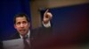 El presidente interino de Venezuela, Juan Guaidó, conversa con periodistas durante una rueda de prensa conjunta con líderes del Parlamento Europeo, el pasado 22 de enero.