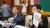 លោក ប្រាក់ សំអឿន​ (ឆ្វេង) អគ្គនាយកដ្ឋាន​នៃ​អគ្គនាយកដ្ឋាន​រដ្ឋបាល​ក្រសួង​មហាផ្ទៃ​ និង​លោក ប៊ុន ហុន (ស្តាំ) អនុរដ្ឋលេខាធិការ​ក្រសួង​មហាផ្ទៃ​ ក្នុង​សន្និសីទ​សារព័ត៌មាន​ស្តីពី​សមាជ​វិសាមញ្ញ​របស់​គណបក្ស​សង្គ្រោះ​ជាតិ​ កាលពី​ថ្ងៃទី៣​០ ខែ​មីនា​ ឆ្នាំ​២០១៧។ (ហ៊ាន សុជាតា/VOA)