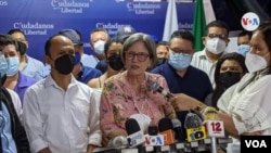 Carmela Monterrey, del partido Ciudadanos por la Libertad, durante una rueda de prensa el lunes 28 de junio. [Foto: Donaldo Hernández, VOA]