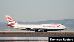 ARCHIVO: Un taxi Boeing 747-400 de British Airways en el Aeropuerto Internacional de San Francisco, San Francisco.