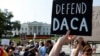 Algunos “soñadores” ven su salida de Estados Unidos como única vía para escapar del limbo legal