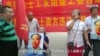 记者手记：郑州大字报捧文革 北京市民景山议政