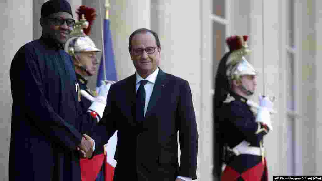 Shugaba Francois Hollande (Daga Dama) Na Marabtar Shugaba Muhammadu Buhari A Fadar Elysee