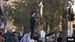 ویدا موحد، دختر خیابان انقلاب، اعتراض به حجاب اجباری - آرشیو