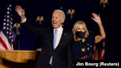 Le président-élu Joe Biden et sa femme le docteur Jill Biden, le 7 novembre 2020.