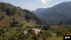 A general view shows habitations near Bwindi Impenetrable National Park, in Uganda, May 24, 2014. Ugandan security forces hope the gunmen do not cross into the park which is just 18 kilometers from the kidnap scene.
