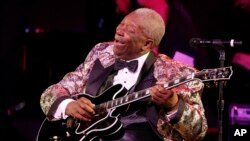 2008年美国蓝调之王B.B. King在洛杉矶的一场表演。（资料照片）