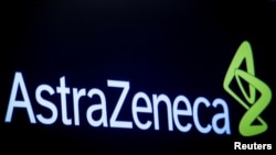 La farmacéutica AstraZeneca cerró el jueves sus primeros acuerdos para producir 400 millones de dosis de su vacuna para el COVID-19.
