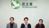 2025年2月26日，香港民主黨主席羅健熙（中）在香港黨總部出席新聞發布會。 （照片來源：法新社）