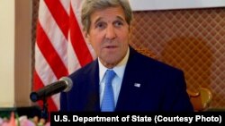 Le sécrétaire d'État américain John Kerry donne une conférence de presse à Ulaanbataar, Mongolie, le 5 juin 2016.