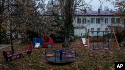 Pogled na dvorište regionalnog doma za djecu u Hersonu, 25. novembra 2022.