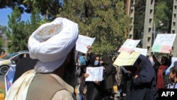 افغان مېرمنو په کابل او هرات کې د طالبانو د واکمنۍ نه وروسته د خپلو حقونو د تحفظ دپاره مظاهرې کړې دي