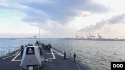 Kapal perusak rudal kelas Arleigh Burke, USS Kidd tiba di lepas pantai India untuk persiapan "Malabar 2017", serangkaian latihan militer bersama Angkatan Laut India, Angkatan Pertahanan Bela Diri Maritim Jepang dan Angkatan Laut AS. (Foto: dok).