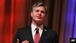 La Casa Blanca y el presidente Donald Trump negaron presionar al director del FBI Christopher Wray para que despida a su segundo Andrew McCabe y otros altos funcionarios de la agencia del tiempo de James Comey.