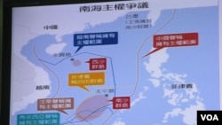 台灣立法院質詢會議展示的太平島地圖(美國之音張永泰拍攝)
